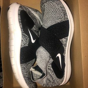 Nike Flyknit Free Runs